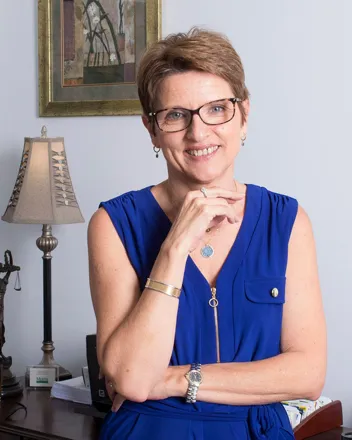Paola Usquelis, Abogada de Inmigración en Sarasota FL